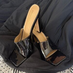 🎉🎉Never Worn - Glossy Black Women's Mules
